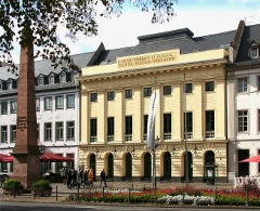 Theater der Stadt Koblenz; Foto: Lothar Spurzem, Lizenz: CC BY-SA 2.0; Quelle: http://commons.wikimedia.org/wiki/File:Stadttheater_Koblenz_2008-10-04_b.jpg