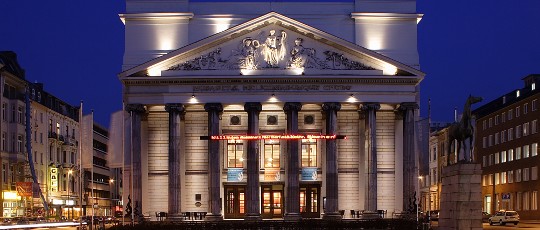 Theater Aachen. Foto: Martin Möller. Lizenz: CC BY-SA 2.0 DE. Quelle: http://commons.wikimedia.org/wiki/File:Aachen_Theatre.jpg