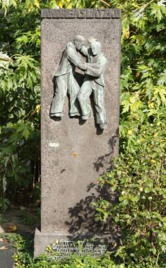 Denkmal auf dem Grab Andreas Latzkos. Amsterdam, Friedhof Zorgvlied