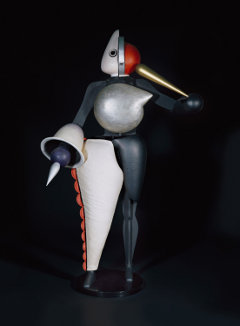 Oskar Schlemmer, Figurine zum Triadischen Ballett (Der Abstrakte), 1922, verschiedene Materialien, Staatsgalerie Stuttgart, Leihgabe der Freunde der Staatsgalerie