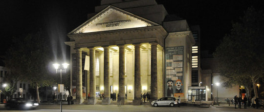 Landestheater Detmold. Foto: Andreas Praefcke. Lizenz: CC BY 4.0. Quelle: Wikimedia Commons
