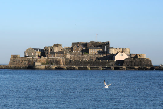 Castle Cornet am Hafen von Saint Peter Port. Foto: jvf