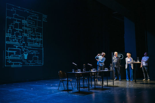Schauspielhaus Bochum. Programm­präsentation 2025/2026 mit Perecs „Die Gehalts­erhöhung“. Foto: © Daniel Sadrowski