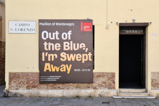 Pavillon Montenegros am Campo San Lorenzo: Siniša Radulović, „Out of the Blue, I’m Swept Away“. 61. Inter&shy;nationale Kunst&shy;ausstellung – La Biennale di Venezia, In Minor Keys. Foto: jvf