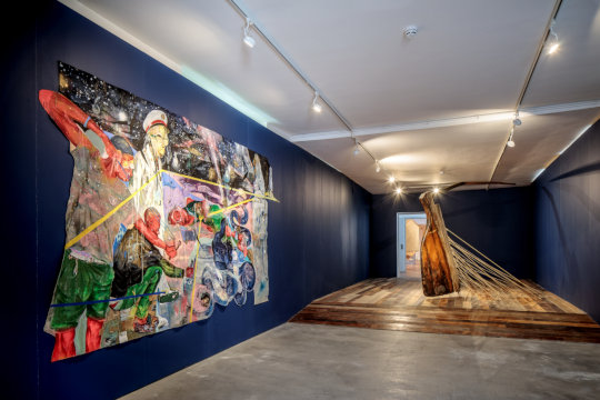 Ausstellungsansicht. Pavillon der Bahamas, In Another Man's Yard – John Beadle, Lavar Munroe, and the Spirit of (Posthumous) Collaboration. Abgebildete Werke von Lavar Munroe and John Beadle. Foto: Francesco Allegretto
